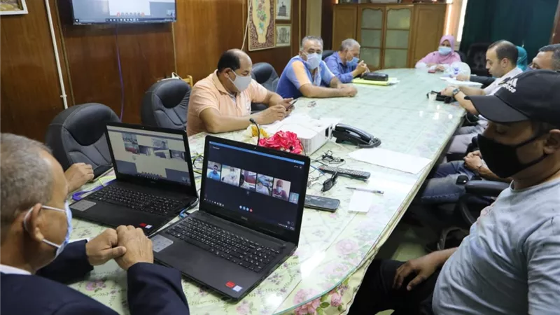 هدوء وارتياح بين طلاب الدبلومات الفنية خارج اللجان بالوادى الجديد.صور