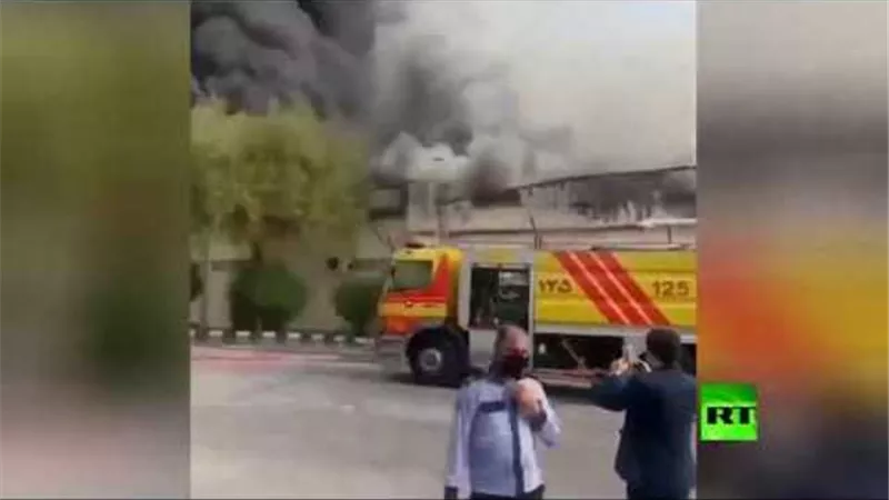 بالفيديو.. حريق مجمع تجاري بجزيرة 