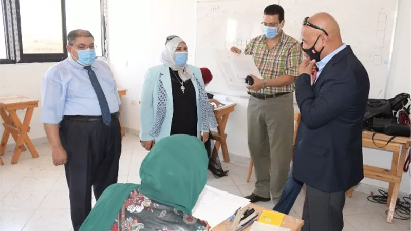 رئيس جامعة قناة السويس تتفقد اختبارات القدرات.صور