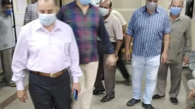 مدير التأمين الصحى يتفقد اقسام عيادة المبرة بالزقازيق.. صور