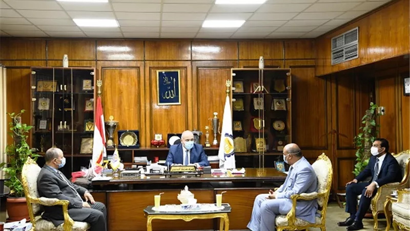محافظ قنا يناقش آلية الارتقاء بالأنشطة الرياضية بالمحافظة