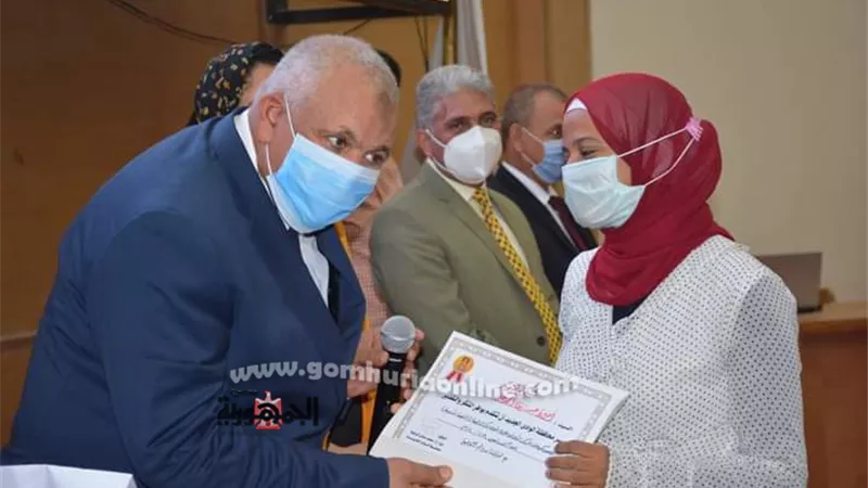 الزملّوط يمنح مكافآت مالية ورحلات عمرة فى حفل تكريم أوائل الثانوية العامة بالوادى الجديد.صور