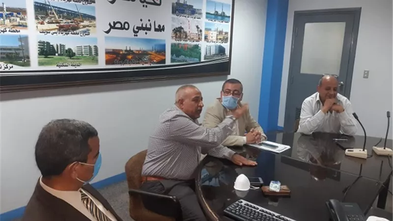 رئيس اتحاد عمال أسيوط يلتقي اللجان النقابية بالكهرباء والبترول