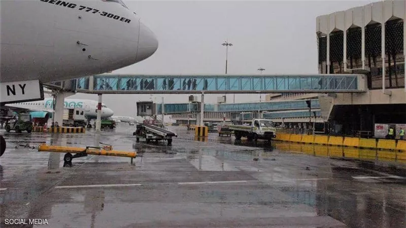 مطار بغداد يخلي مواد 