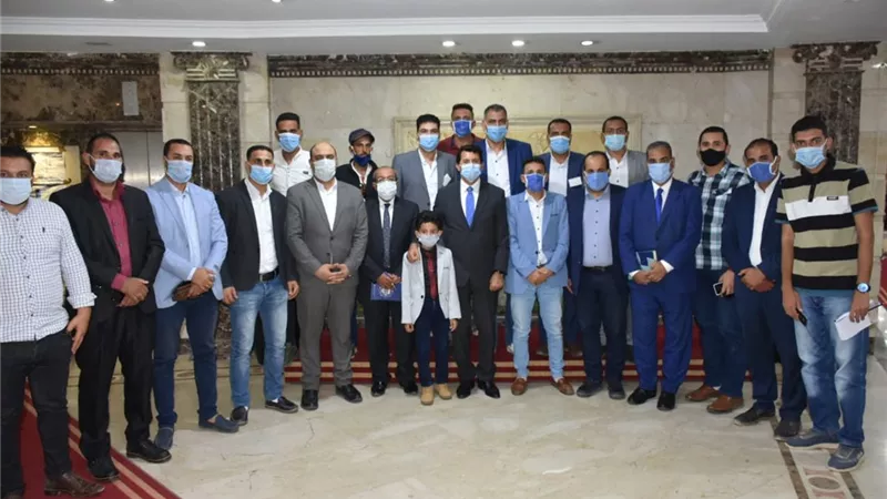 وزير الرياضة فى لقاء مفتوح مع مجموعة شباب من محافظة الشرقية