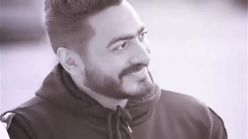 تمهيدًا لطرحه قريبًا .. تامر حسني في غرفة مونتاج فيلمه الجديد 