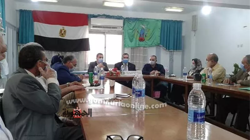 بعد القبض على 3 معلمين لقيامهم بإعطاء دروس خصوصية بأشمون .. رئيس مجلس الأمناء بالمنوفية يستنكر ويطالب بتقنين أوضاعهم