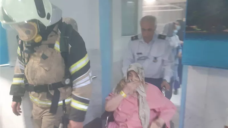 اندلاع حريق بمستشفى النفط الوطنية وسط طهران .. صور