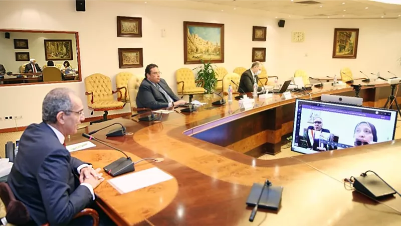 وزير الاتصالات: استخدام تقنيات الذكاء الاصطناعي لترشيد استهلاك مياه الري