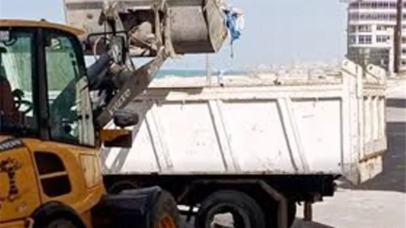 تطهير وتعقيم شوارع حى الجمرك ومتابعة الاجراءات الوقائية بالمحلات