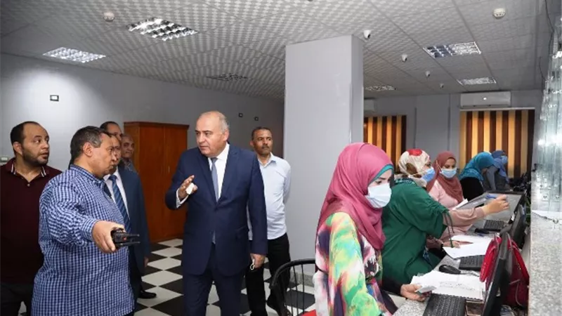 محافظ قنا يتابع سير العمل بالمركز التكنولوجى فى مدينة قفط.. بالصور