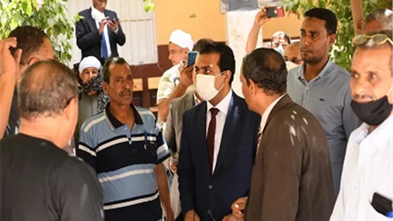 نائب محافظ قنا يتفقد مقار اللجان الانتخابية بعدد من مراكز المحافظة... بالصور