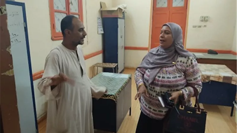 نائب رئيس مدينة إسنا جنوب الأقصر تتفقد عددا من المقار الإنتخابية