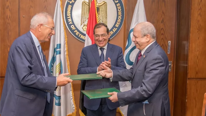 وزير البترول ورئيس الهيئة الاقتصادية مد شبكات الغاز الطبيعى لشرق بورسعيد الصناعية