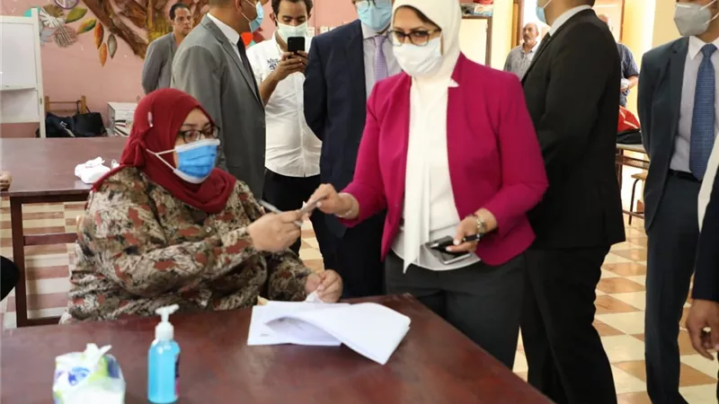وزيرة الصحة تطمئن المواطنين على تأمين لجان الانتخابات طبيًا ووقائيًا