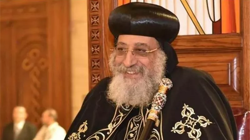 البابا تواضروس الثانى يدلى بصوته فى انتخابات مجلس الشيوخ بالوايلى