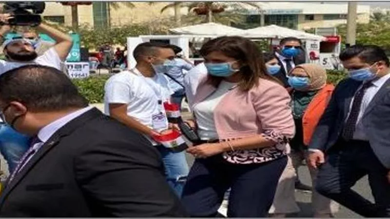 وزيرة الهجرة تدلى بصوتها فى انتخابات مجلس الشيوخ بالرحاب