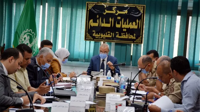 محافظ القليوبية يتابع غرفة عمليات انتخابات مجلس الشيوخ.. فتح اللجان الانتخابية امام الناخبين