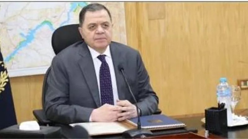 وزير الداخلية يشارك فى انتخابات مجلس الشيوخ بالمعادى