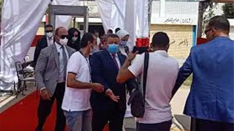 وزير الإعلام يدلي بصوته في انتخابات مجلس الشيوخ