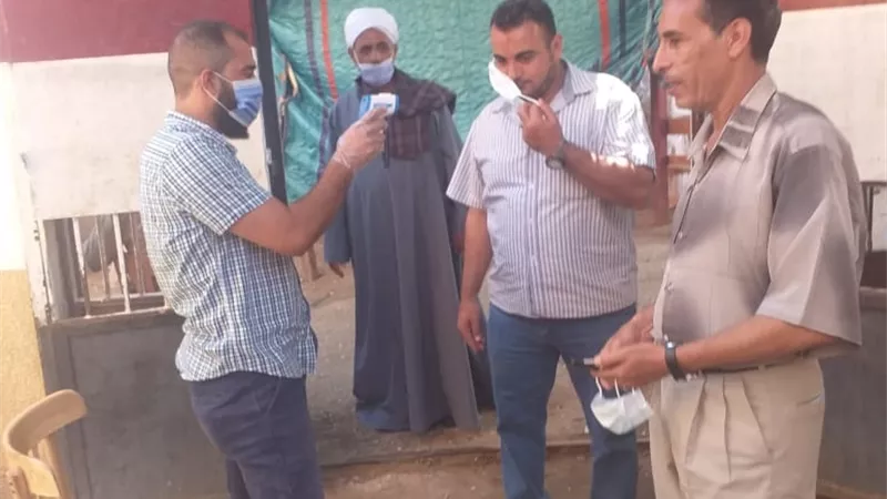 وسط إجراءات إحترازية مشددة الناخبين يدلون بأصواتهم في إنتخابات الشيوخ بأسيوط