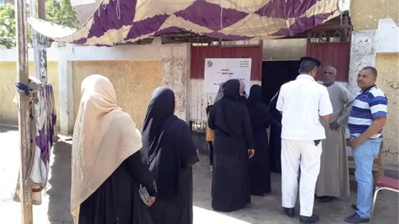 إقبال متوسط على بعض لجان مجلس الشيوخ فى بأسوان.. بالصور