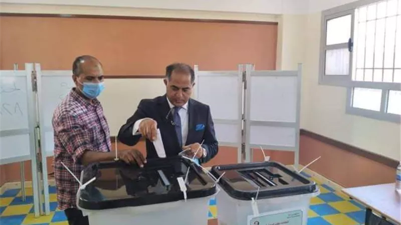 سليمان وهدان يدلي بصوته في انتخابات مجلس الشيوخ