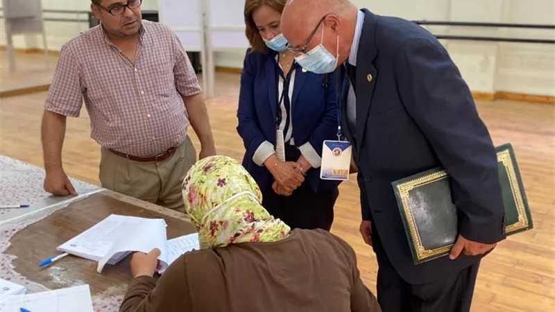 رئيس بعثة جامعة الدول العربية لمتابعة انتخابات مجلس الشيوخ يتفقد مراكز انتخابية في القاهرة الكبرى