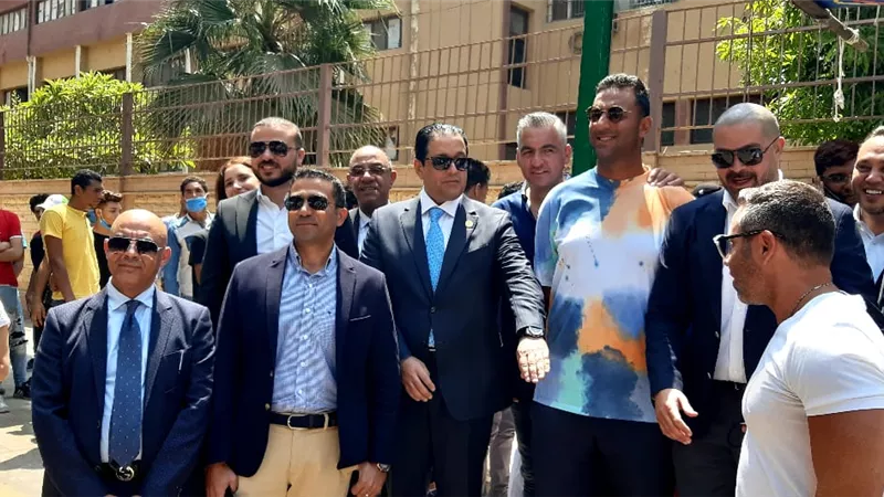 صور.. النائب علاء عابد يتفقد اللجان الانتخابية بالجيزة.. ويلتقط صور تذكارية مع مرشحي الحزب أمام المقرات