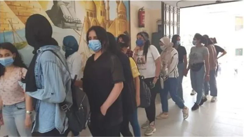 الفتيات يتصدرن المشهد الانتخابي بمصر الجديدة ... صور