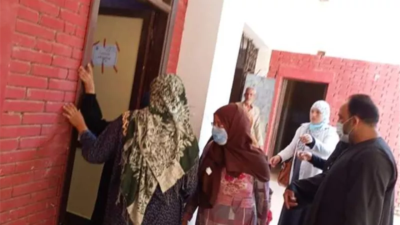 كبار السن يحرصون علي الإدلاء بأصواتهم في الشيوخ بالقليوبية.صور