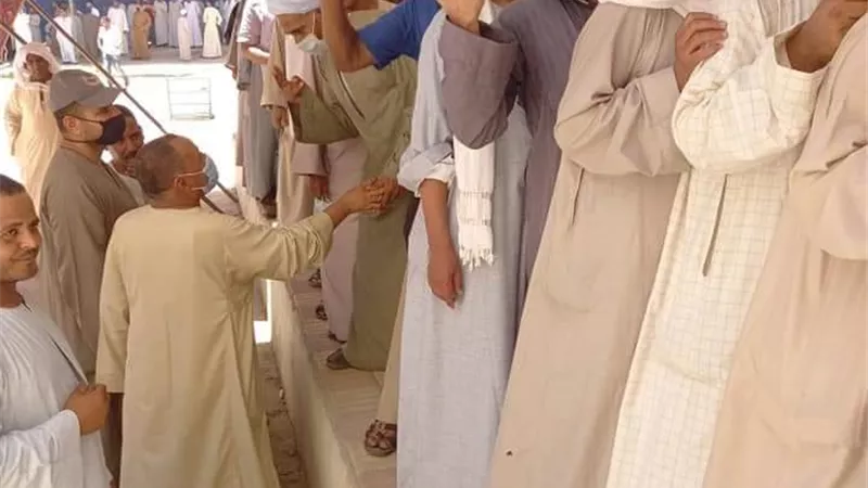 كنيسة العذراء مريم بإسنا جنوب الأقصر تشكل غرفة لتسهيل عملية التصويت