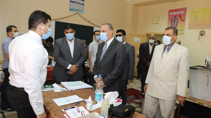 محافظ سوهاج يتفقد مقر اللجنة العامة وعددا من اللجان الفرعية للاطمئنان على سير العملية الانتخابية