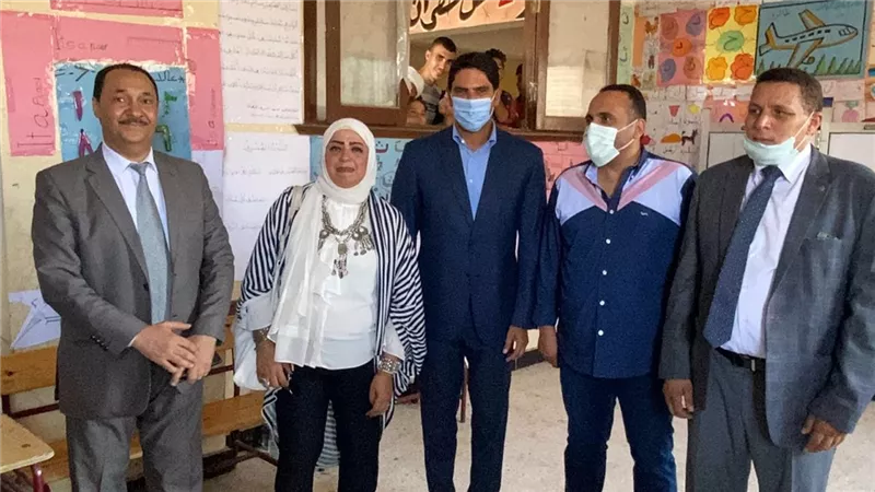 أحمد أبو هشيمة يدلي بصوته في مركز الواسطى