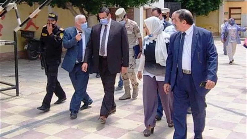 محافظ البحيرة يتابع جاهزية لجان الإنتخاب واعمال التعقيم.. بالصور