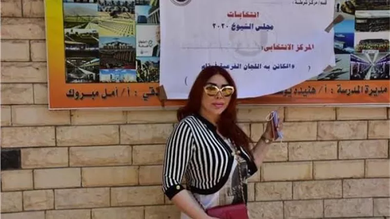 غادة ابراهيم تدلى بصوتها بانتخابات مجلس الشيوخ.. صور