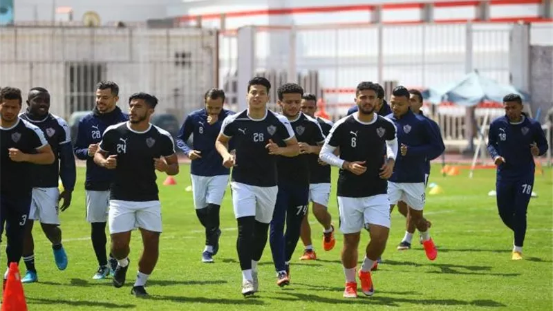 كارتيرون يعقد جلسة هامة مع لاعبى الزمالك على هامش المران