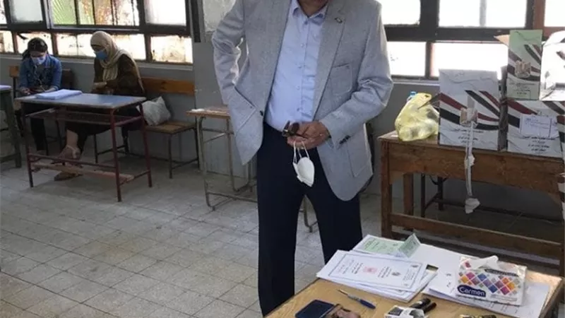 أبوزيد يدلي بصوته في انتخابات مجلس الشيوخ