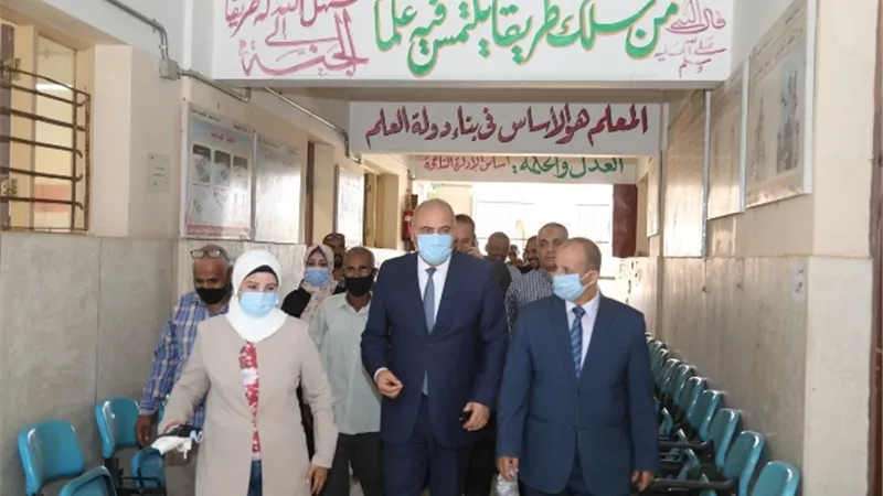 محافظ قنا يتفقد اللجان استعدادا لانتخابات مجلس الشيوخ غدا بالصور