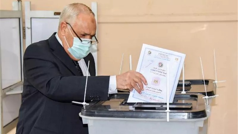 رئيس الهيئة العربية للتصنيع يدلى بصوته فى انتخابات الشيوخ بمدينة نصر