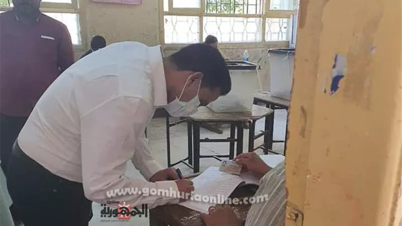 رئيس لجنة الشباب والرياضة بمجلس النواب يدلى بصوته فى انتخابات 