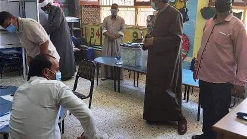 رئيس منطقة الأقصر الأزهرية يدلي بصوته في انتخابات الشيوخ 2020 .صور