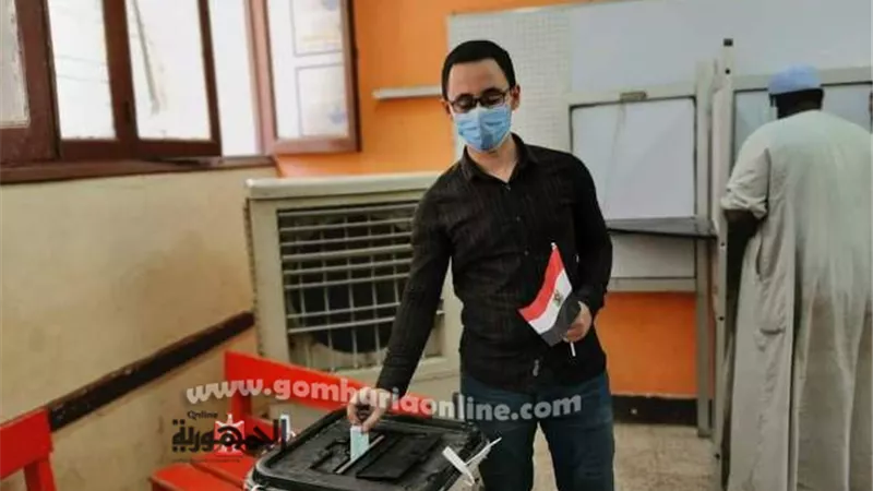 أول الجمهورية فى الثانوية العامة يدلى بصوته فى انتخابات الشيوخ بسوهاج.صور