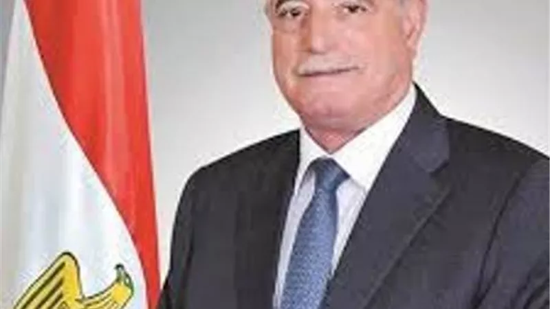 محافظ جنوب سيناء يكرم المحامى العام الاول للنيابات