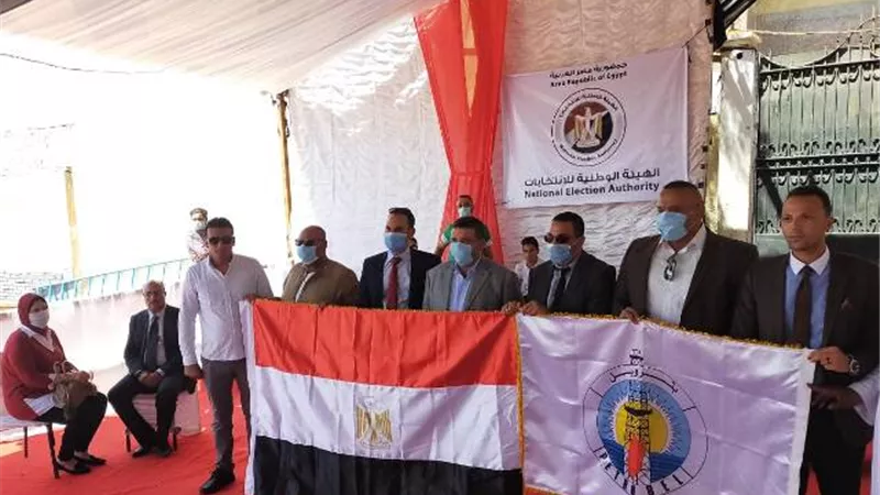 قيادات البترول و مستقبل وطن الشروق يدلوا بأصواتهم فى إنتخابات الشيوخ.. بالفيديو و الصور