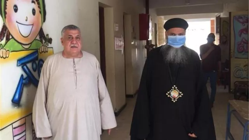 وكيل مطرانية إسنا بالأقصر يدلى بصوته فى إنتخابات الشيوخ.صور
