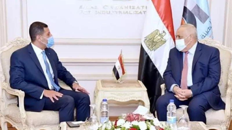 التراس يبحث مع الرئيس التنفيذي للهيئة العامة للاستثمار دعم الاستثمار الصناعي وتشجيع الصناعة المصرية
