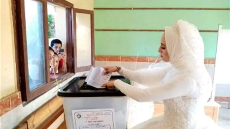 عروسان يصوتان في انتخابات 