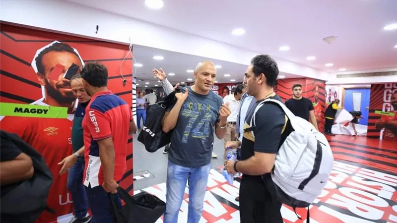 قدامى الأهلي يتوافدون على الاستاد استعدادًا للاحتفالية