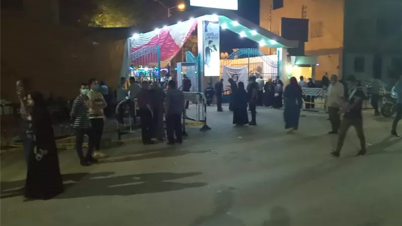 زحام وإقبال قبل غلق اللجان وسط سعادة بتزايد أعداد الناخبين بالوادى الجديد.صور وفيديو
